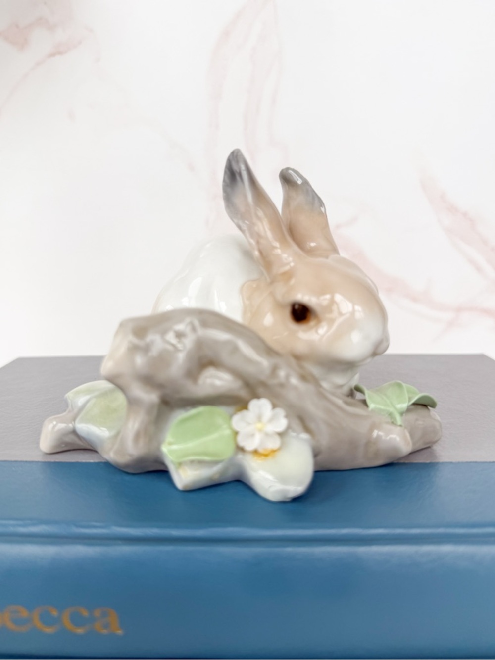 Retired Lladro Porcelain Woodland Bunny Rabbit Figurine #4472 aka “Bunny Eating” - Picture 2 of 5